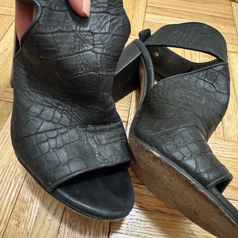 Vince Black Textured Sandals block heels